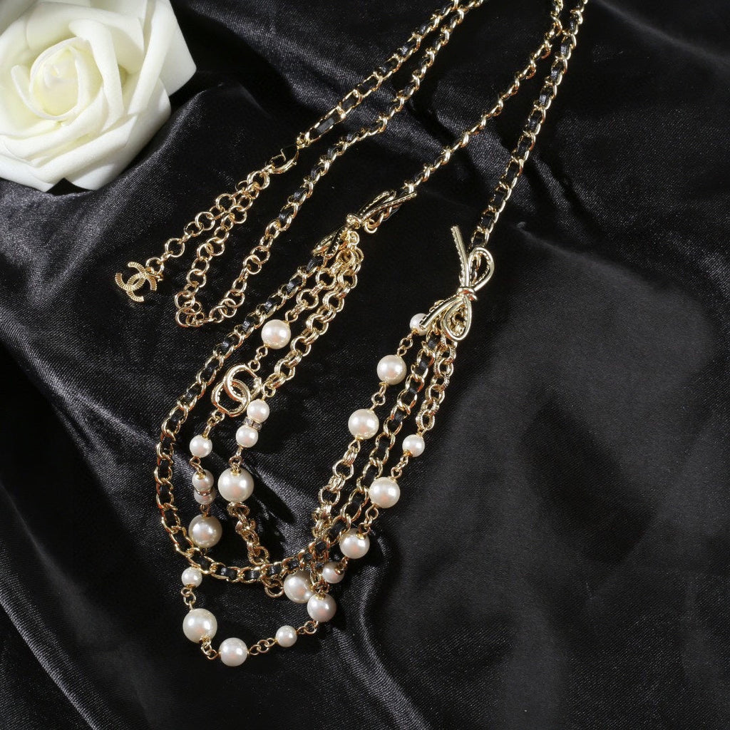 CHANEL 25S GOLD CHAIN BELT WITH PEARL 610440