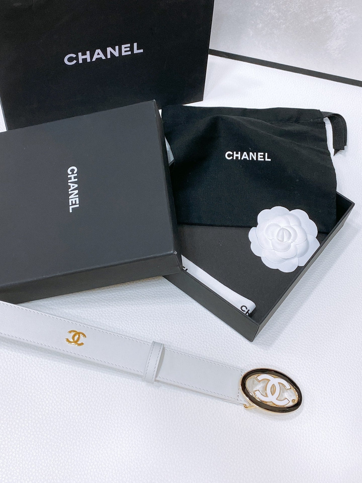 CHANEL 30MM BELT IN WHITE SMOOTH CALFSKIN WHITE MIX BLACK METAL LOGO GOLD HARDWARE