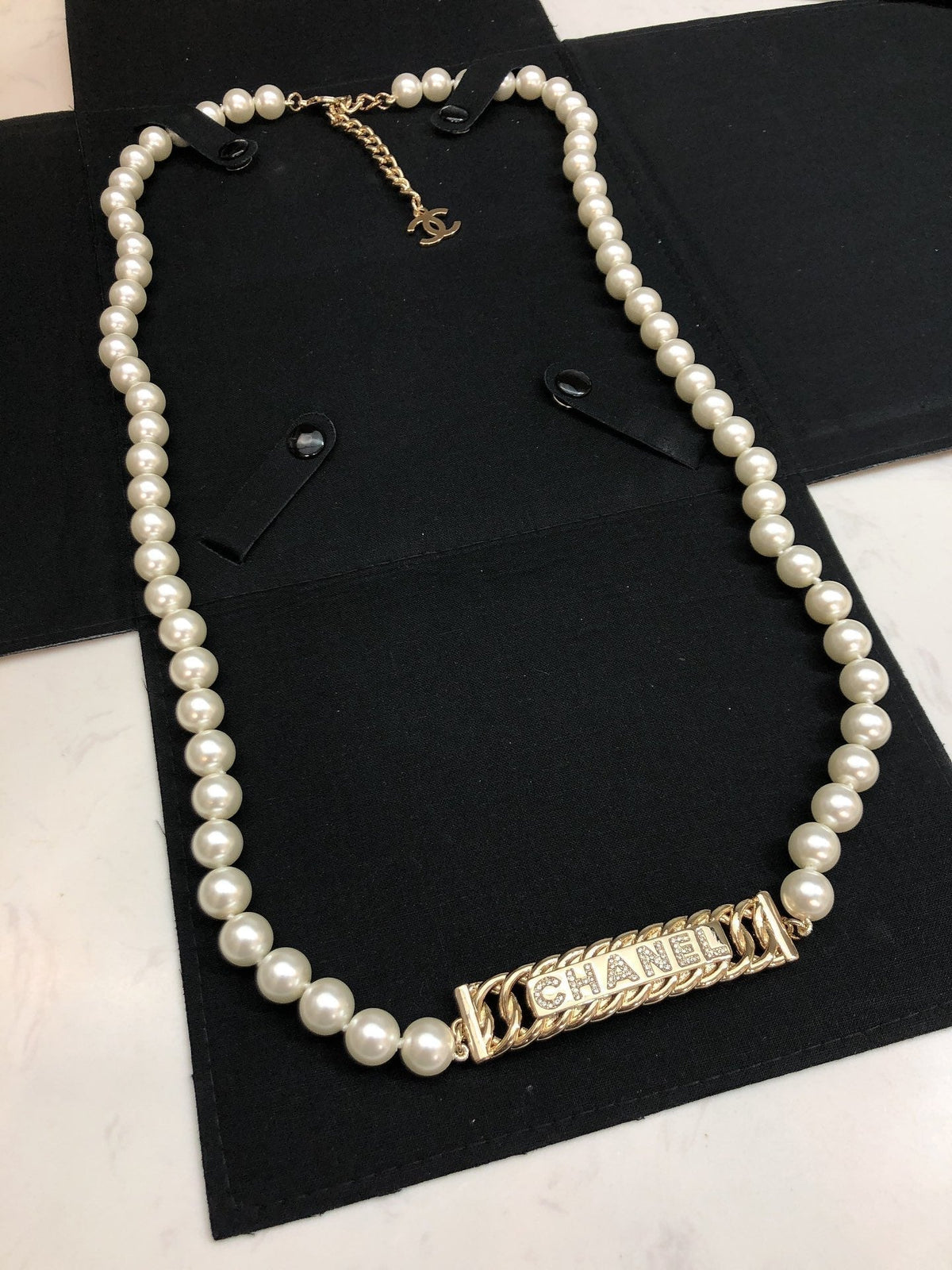 CHANEL 25S CHAIN BELT IN WHITE PEARL 615991