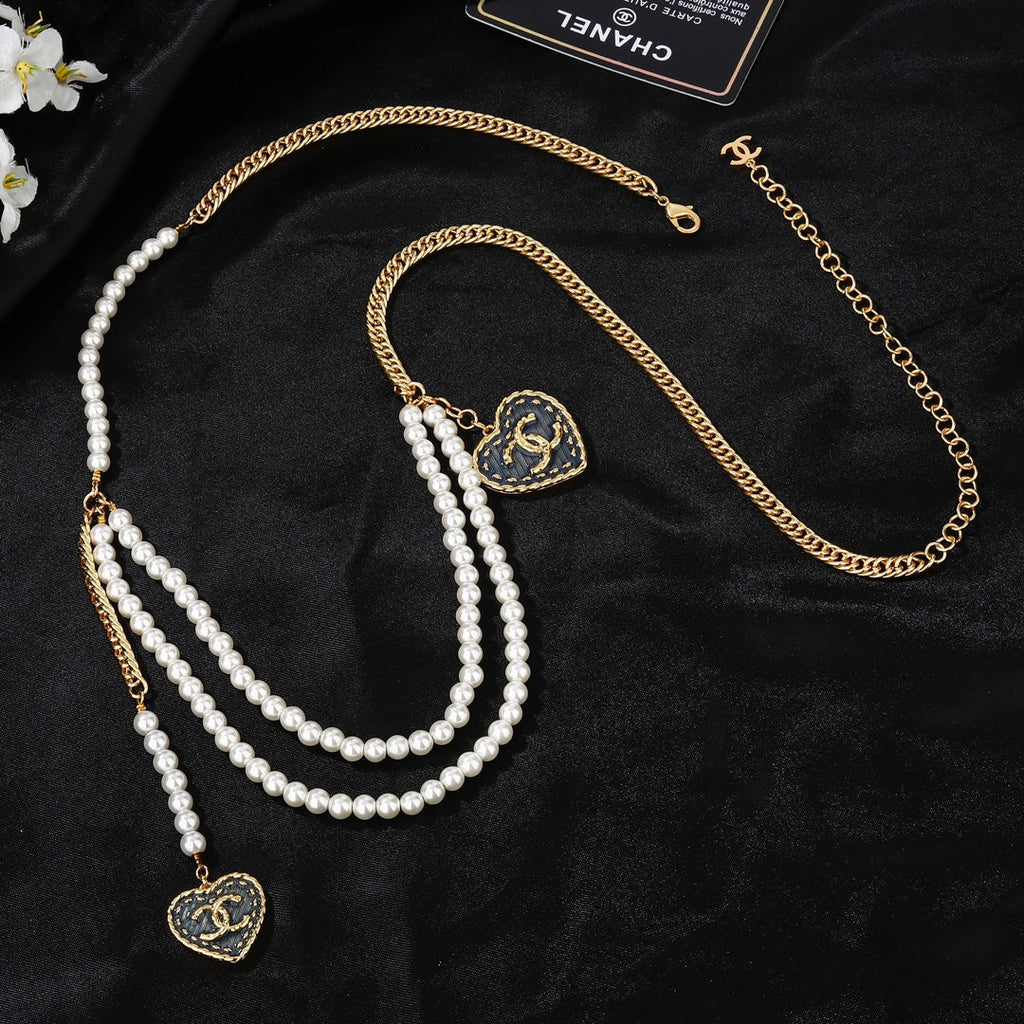 CHANEL 25S CHAIN BELT IN WHITE PEARL 614480