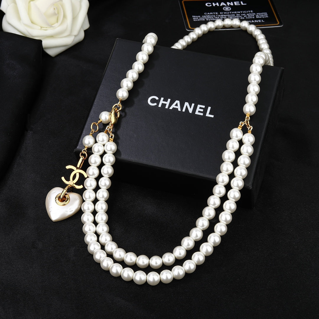 CHANEL 25S CHAIN BELT IN WHITE PEARL 614404