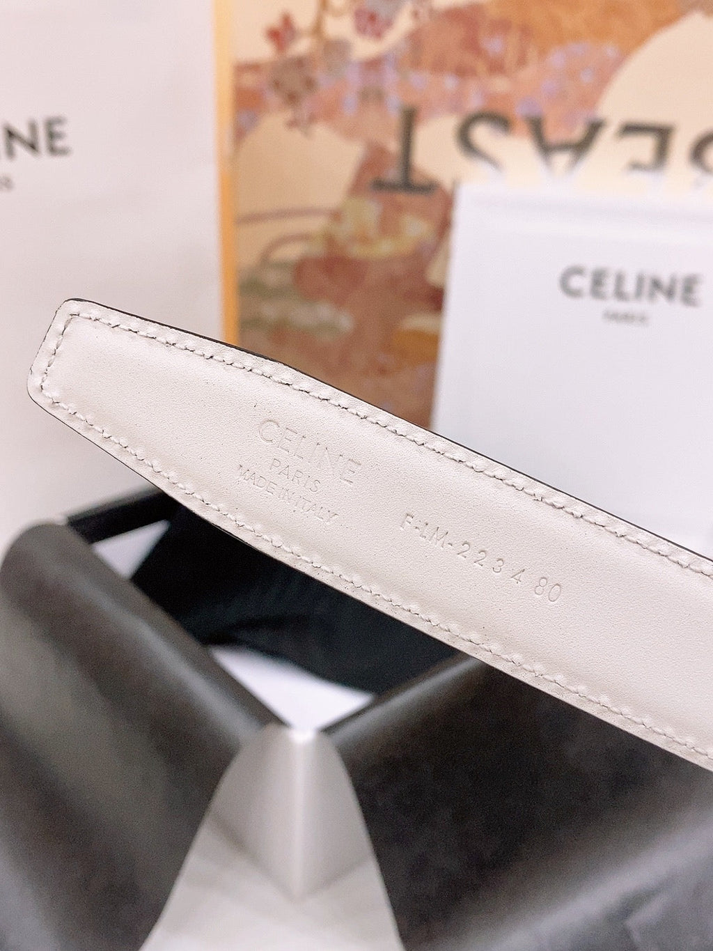 CELINE 25S BELT 25MM REVERSIBLE TRIOMPHE IN WHITE CALFSKIN 565536